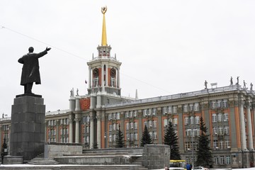 Vladimir Lenin in front of the city administration of Yekaterinburg