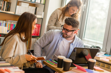 Obraz premium Students in library