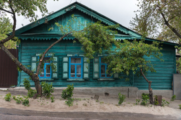Fototapeta na wymiar Old wooden house in Chernihiv