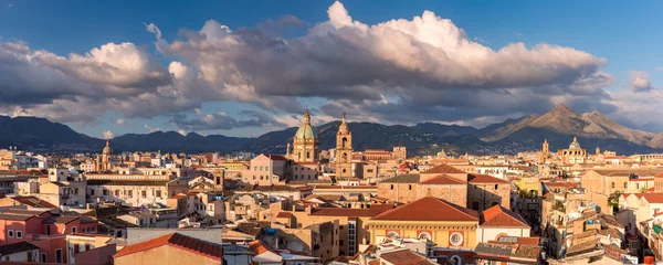 Zelfklevend Fotobehang Palermo Palermo bij zonsondergang, Sicilië, Italië