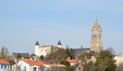 Fototapeta na wymiar Château et église de Noirmoutier