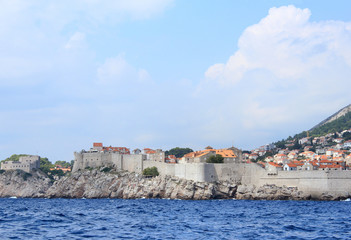 アドリア海に浮かぶドブロブニク旧市街