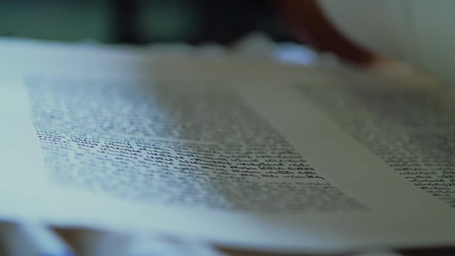 Reading of the scrolls with the Torah
