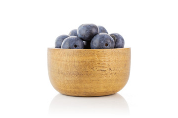Fototapeta na wymiar Lot of whole fresh sweet purple blueberry american with wooden bowl isolated on white background