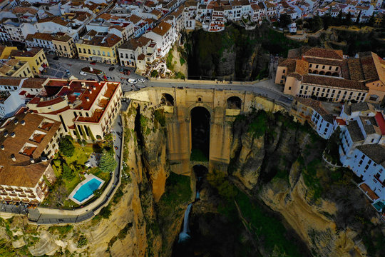 Ronda in Spanien Luftbilder - Puente Nuevo, Plaza de Toros de Ronda und Sehensw&uuml;rdigkeiten von Ronda