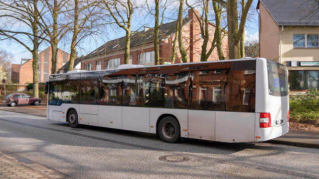 grau-wei&szlig;er Linienbus