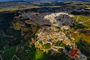 Ronda in Spanien Luftbilder - Puente Nuevo, Plaza de Toros de Ronda und Sehensw&uuml;rdigkeiten von Ronda