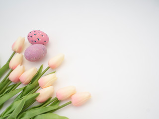 Obraz na płótnie Canvas tulips and bright colored eggs. Easter day