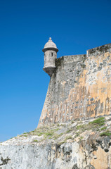 Fototapeta na wymiar Walls and battlements of the 16th century Spanish fort of El Morro in San Juan, Puerto Rico