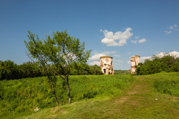 Fototapeta na wymiar The ruins of an old castle in the village of Chervonograd. Ukraine