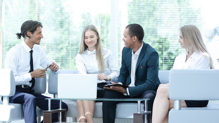 Fototapeta premium concentrated business team at the workplace thinking about business problems