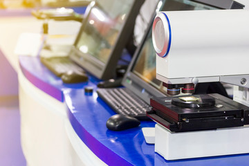 automatic high technology and precision 3d measuring laser microscope with objective lenses and computer on table for industrial