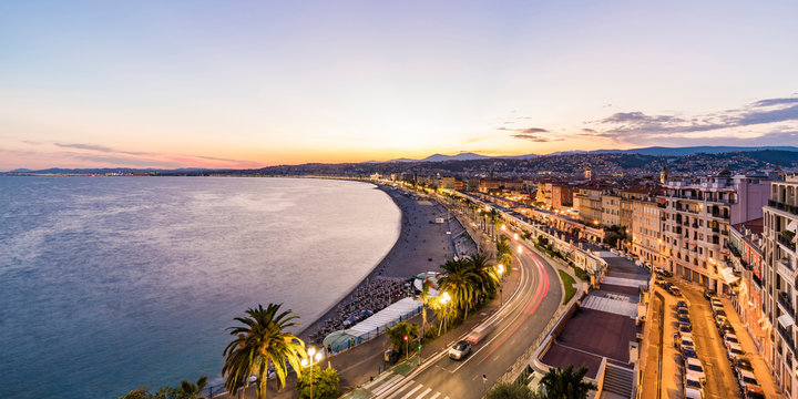 France, Provence-Alpes-Cote d'Azur, Nice, Promenade des Anglais, beach in the evening light