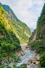 Fototapeta na wymiar Beautiful Shakadang river near Swallow Grotto in Yanzikou, Taroko national park, Hualien, Taiwan.
