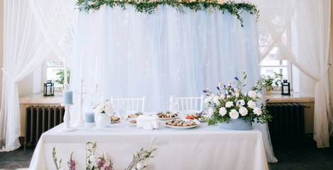wedding table decoration with fresh flowers