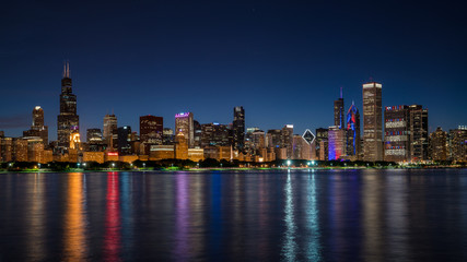 Fototapeta na wymiar Skyscrapers in the night Chicago in front of the lake