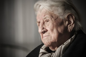 Rentnerin in einem Pflegeheim