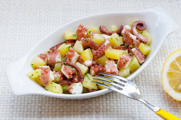 Salad octopus with potatoes.