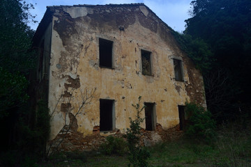 Fototapeta na wymiar Edifici della miniera abbandonata di Sa Duchessa