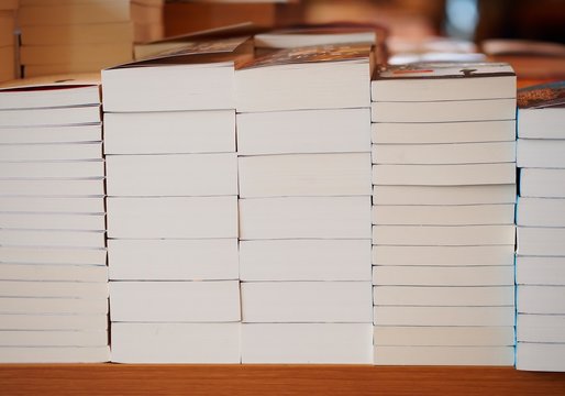 B&uuml;cherstapel - Analoges Vergn&uuml;gen f&uuml;r Leseratten