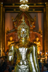 Obraz premium Statue at Wat Chedi Luang in Chiang Mai, Thailand 