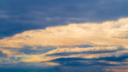 Fototapeta na wymiar Dramatic evening cloudscape