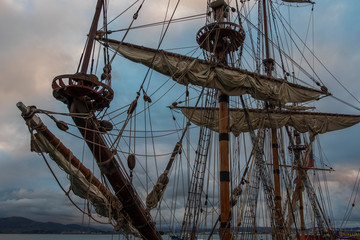 Mastil de un velero antiguo