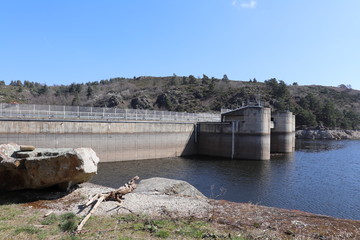 BARRAGE HYDROELECTRIQUE DE GRANGENT - COMMUNE DE CHAMBLES - LOIRE