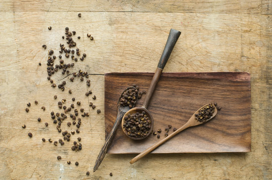 Wooden spoons with Szechuan Pepper