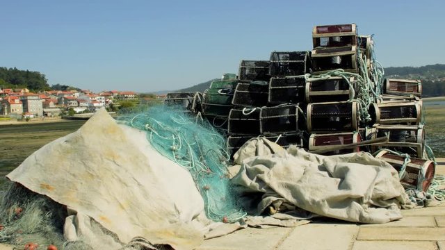 Redes y nasas para la pesca.