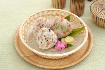 もち麦おむすび