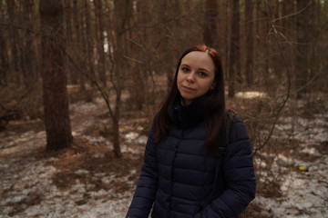 Naklejka premium Girl walking in the woods. Traveler in nature.