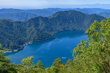 Fototapeta na wymiar 男体山から見た中禅寺湖