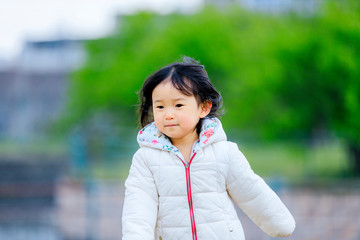 ３歳の女の子 屋外ポートレート