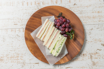 よくあるサンドイッチ　Ham and cucumber sandwich