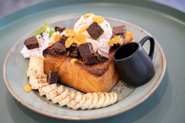 Ice cream, honey bread with bananas and brownies served in a beautiful dish