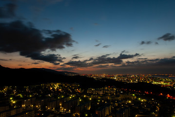 市街地の夜明け