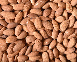 Raw almonds