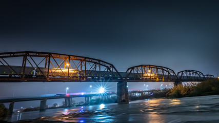 Naklejka premium border bridge at night