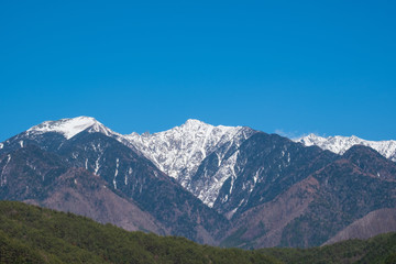 Fototapeta premium 写真素材：木曽駒ヶ岳 冠雪 青空 快晴 信州 中央アルプス コピースペース