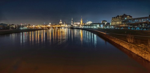 Fototapeta premium Dresden in der Nacht