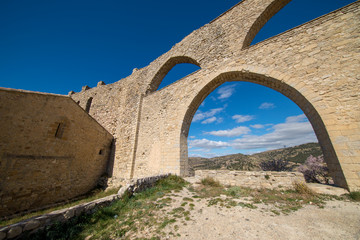Fototapeta na wymiar The aqueduct of the medieval village of Morella