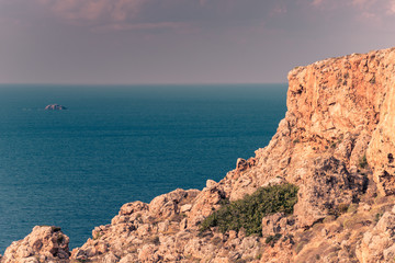 Fototapeta na wymiar Greek seaside with cliffs