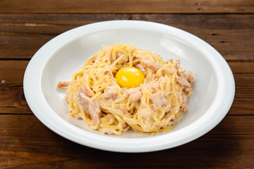 noodles with bacon, fried egg