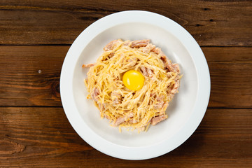noodles with bacon, fried egg