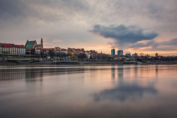 Fototapeta na wymiar Old town over the Vistula river in Warsaw, Poland