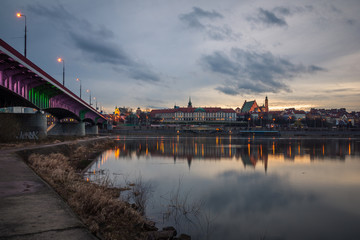 Fototapeta premium Royal castle and old town over the Vistula river in Warsaw, Poland