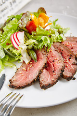 Roast Beef Salad with Green Mix