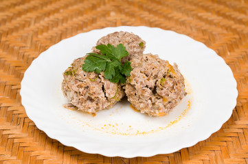 meatballs with salad and sauce