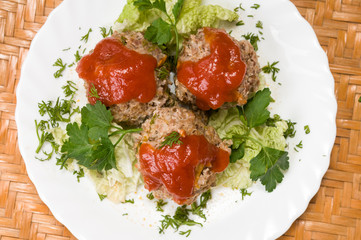 meatballs with salad and sauce